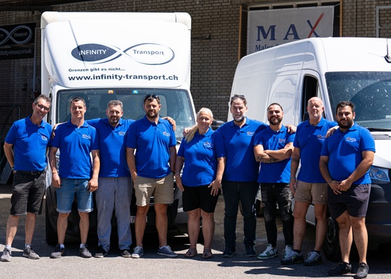 InfinityTransportTeamFamilie Lastwagen mit Logo Infinity Transport